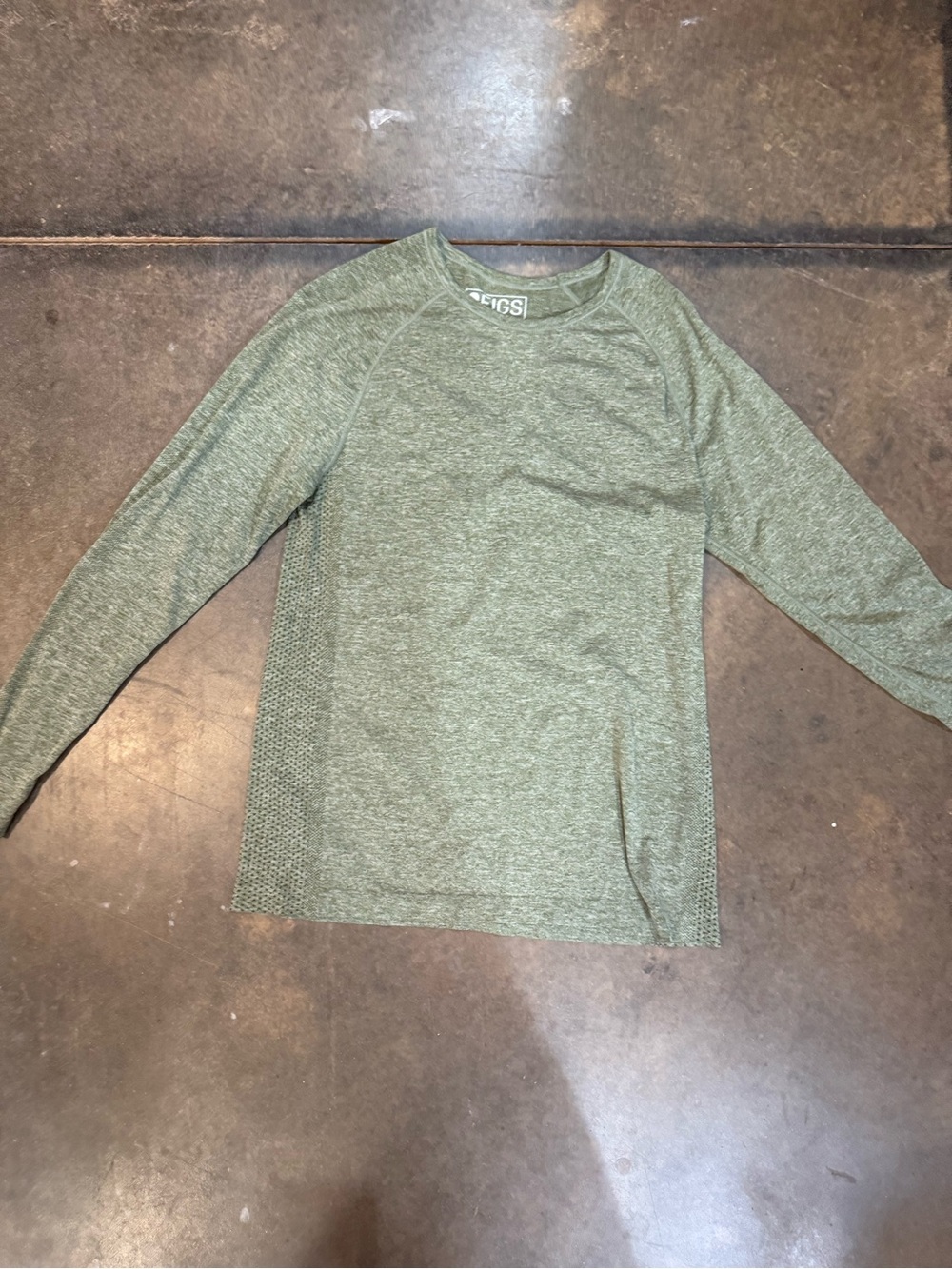 Men’s Figs Seamless under scrub long sleeve olive green medium